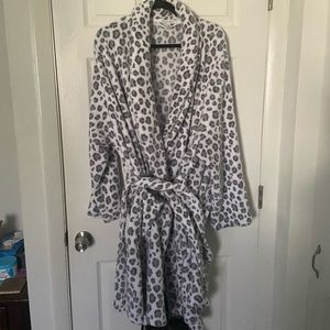 Snow Leopard print midi robe 3X GUC🌟